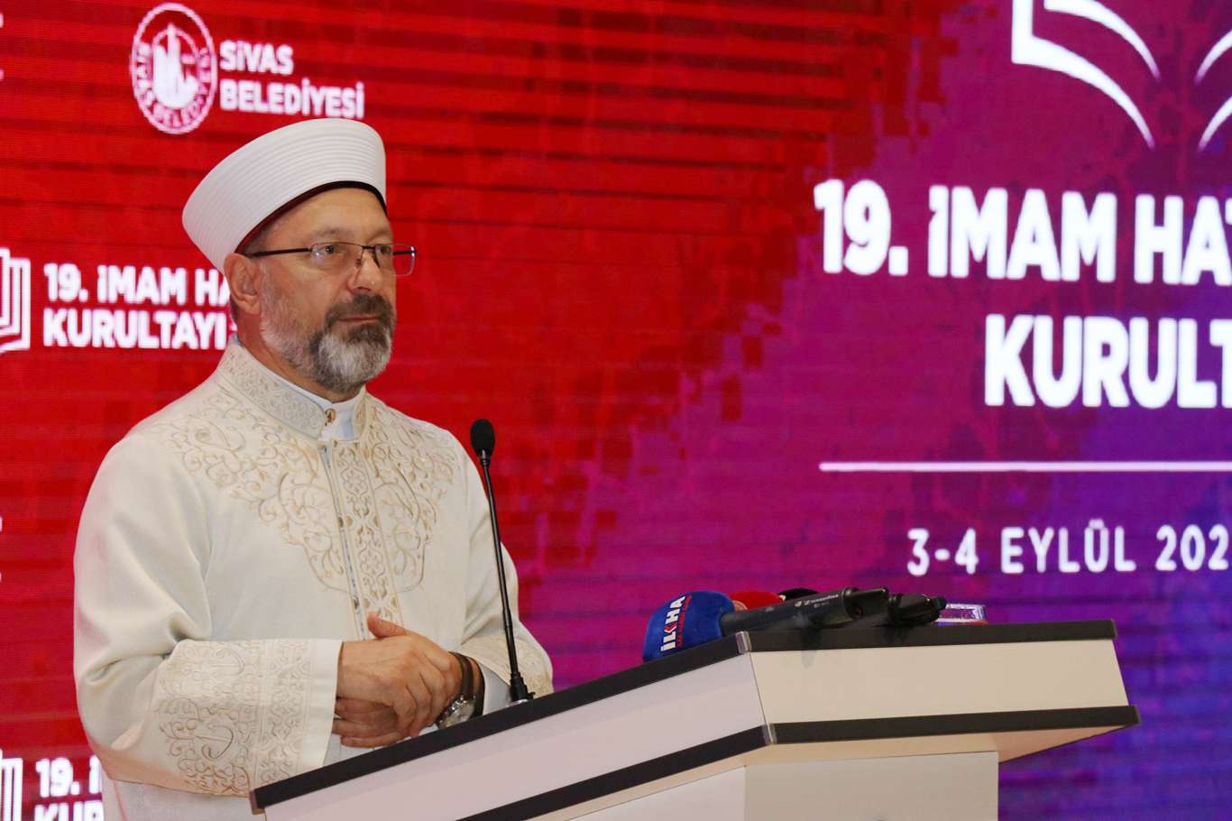 Erbaş: İmam-hatip nesli yüce bir inancın ve medeniyetin temsilcisidir Erbaş: İmam-hatip nesli yüce bir inancın ve medeniyetin temsilcisidir